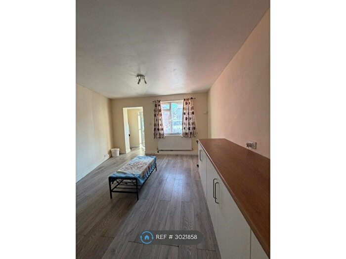 2 Bedroom Maisonette To Rent In Longhook Gardens, Northolt, UB5