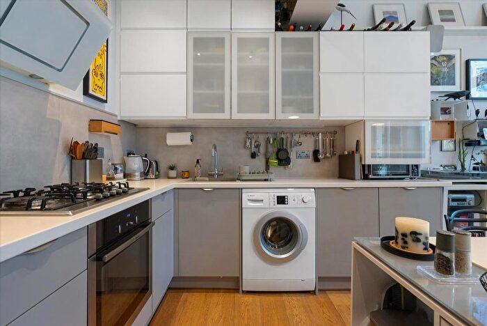 2 Bedroom Flat For Sale In Castletown Road, West Kensington, London, W14