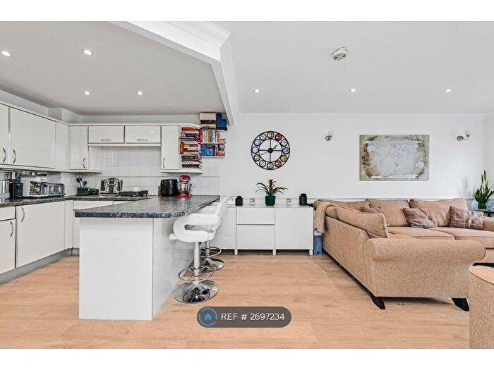 2 Bedroom Flat To Rent In Cotton Row, London, SW11