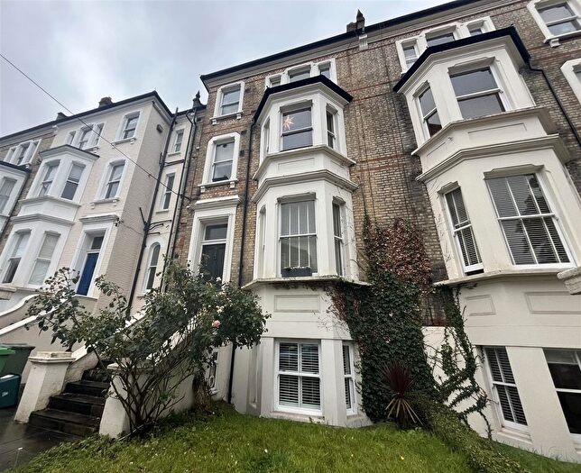 2 Bedroom Flat To Rent In St. Philips Road, Surbiton, KT6