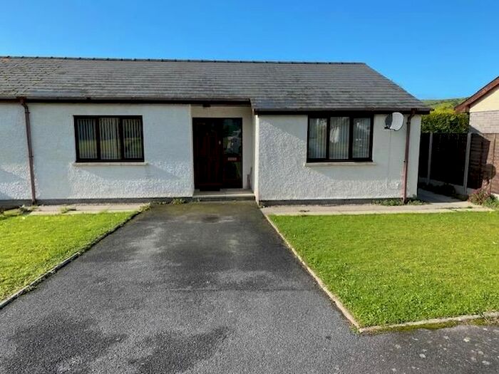 2 Bedroom Semi-Detached Bungalow To Rent In Garnwen, Penrhyncoch, Aberystwyth, SY23