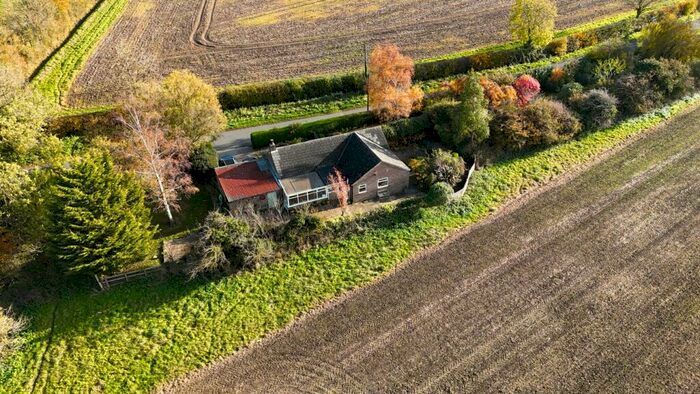 4 Bedroom Bungalow For Sale In Folkingham Road, Pickworth, Sleaford, NG34