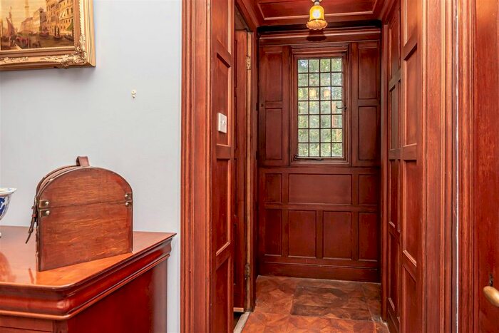 2 Bedroom Flat For Sale In Inzievar House, Oakley, KY12