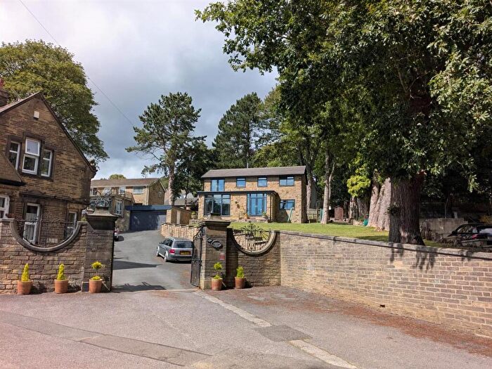 4 Bedroom Detached House To Rent In A, Chellow Lane Bradford, BD9