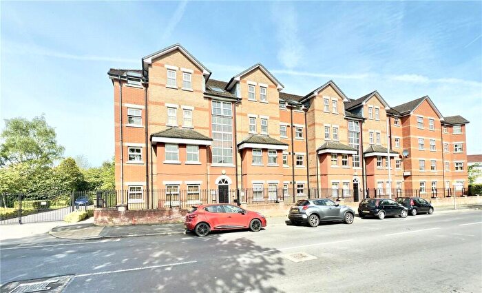 2 Bedroom Apartment To Rent In Parrs Wood Road, Didsbury, Manchester, M20