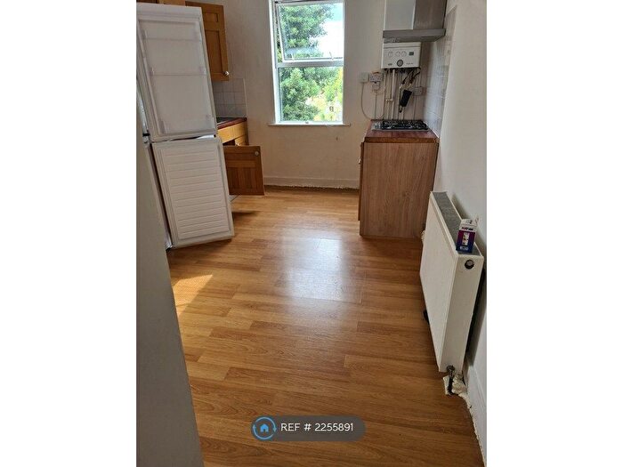 2 Bedroom Flat To Rent In Edinburgh Road, London, E17