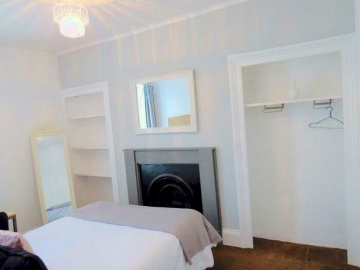 6 Bedroom Terraced House To Rent In Furzehill Road, PL4