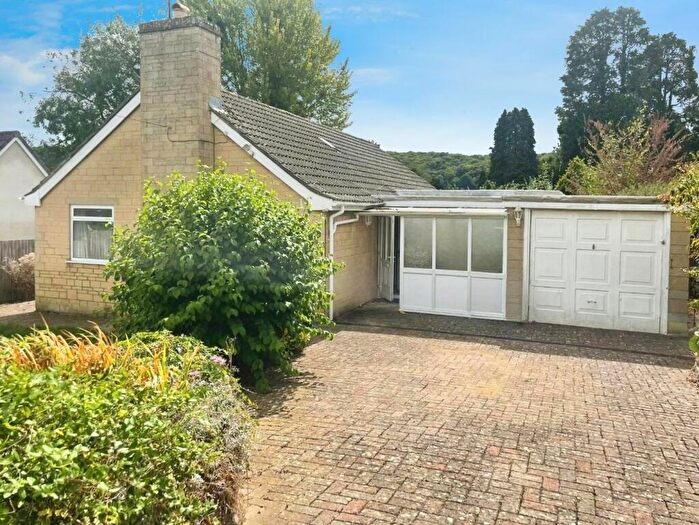 3 Bedroom Detached Bungalow For Sale In Stanthill Drive, Dursley, GL11