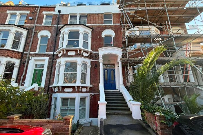 2 Bedroom Flat For Sale In Brixton Hill, London, SW2