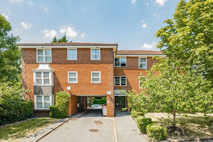 2 Bedroom Flat To Rent In Oakleigh Park North, Whetstone, N20