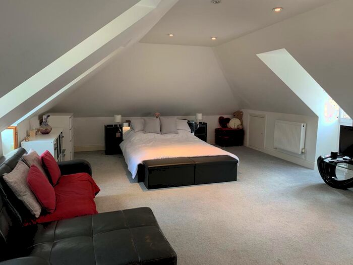 Studio To Rent In The Causeway, Potters Bar, EN6