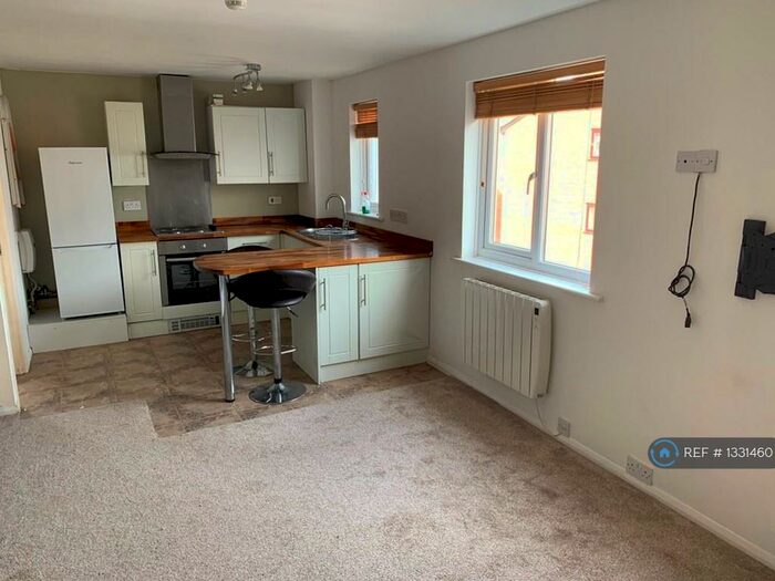 Studio To Rent In Verona Court, London, SE14
