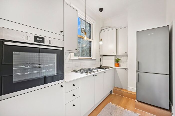 1 Bedroom Flat To Rent In Moore Park Road, London, SW6