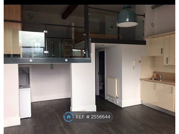 1 Bedroom Flat To Rent In Ledgard Wharf, Mirfield, WF14