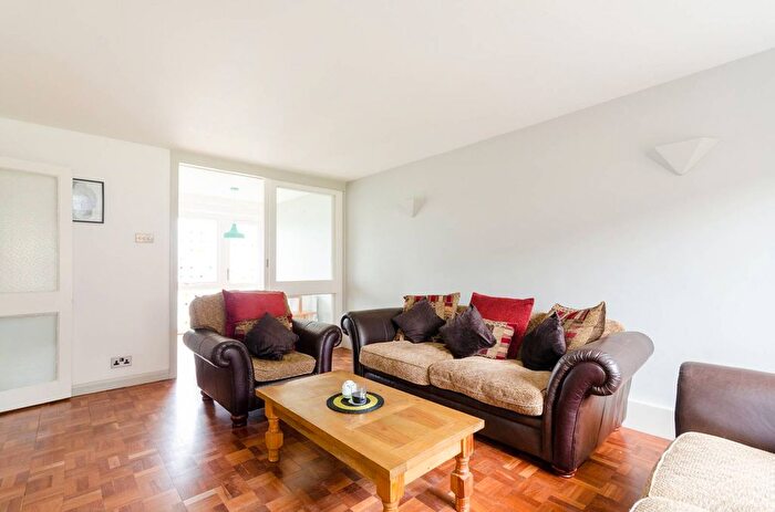 2 Bedroom Flat To Rent In Ewell Road, Surbiton, KT6