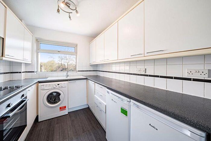 2 Bedroom Flat To Rent In Cheam Road, Sutton, SM1