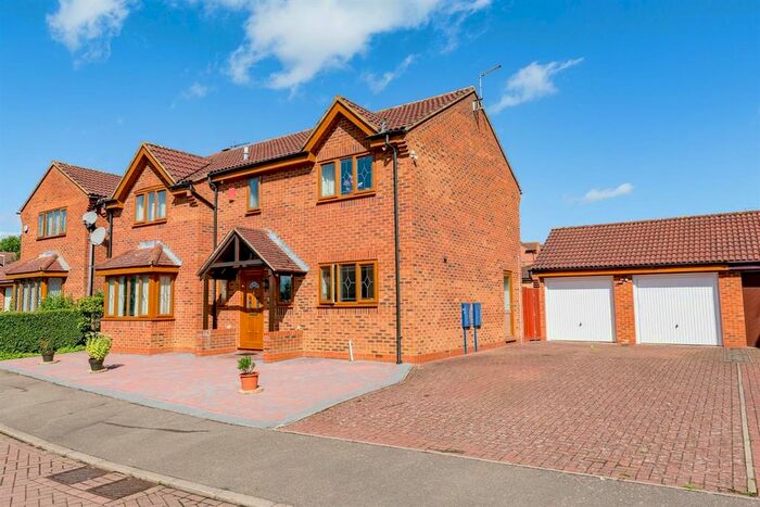 5 Bedroom Detached House For Sale In Tanfield Lane, Abington, Northampton, NN1