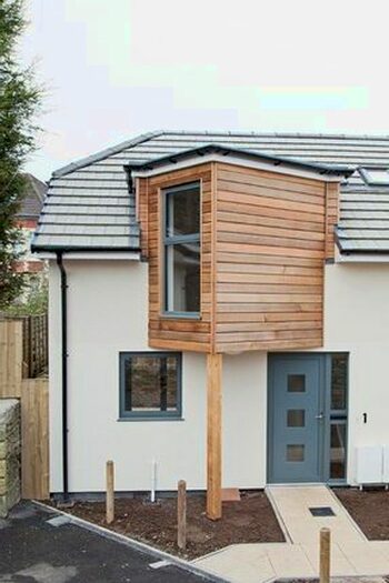 2 Bedroom Detached House To Rent In Balmoral Road, St. Andrews, Bristol BS7