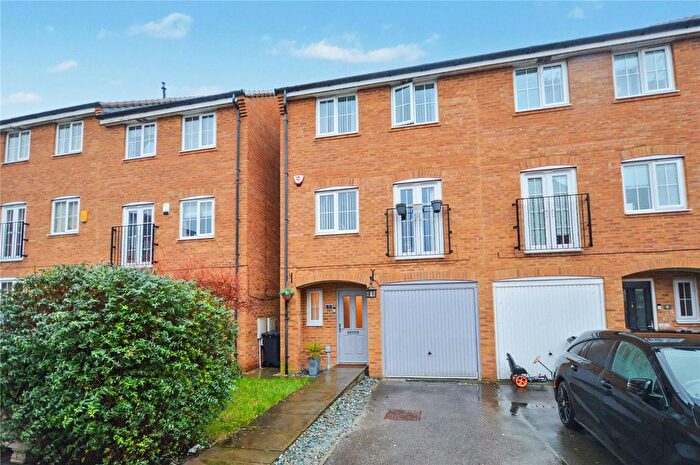 4 Bedroom Semi Detached House For Sale In Dalby Way, Middleton, Leeds, West Yorkshire, LS10