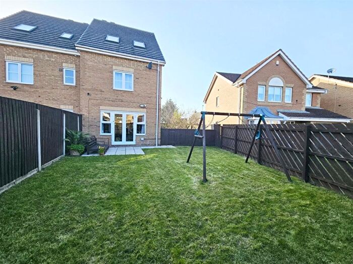 3 Bedroom Semi Detached House For Sale In Hilden Park, Ingleby Barwick, TS17