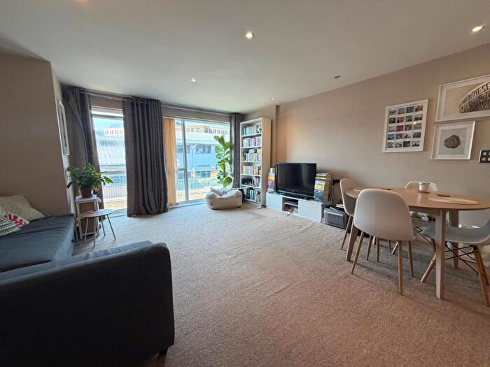 2 Bedroom Apartment To Rent In Overstone Court, Cardiff Bay, CF10