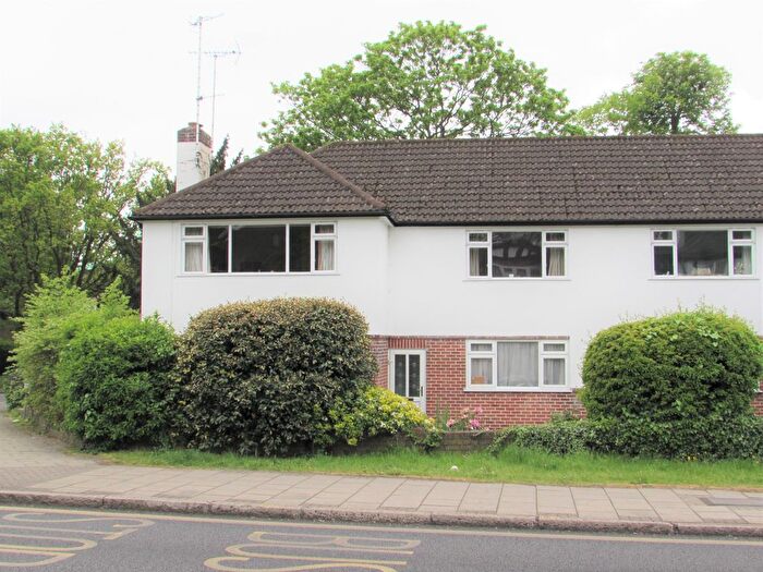 2 Bedroom Maisonette To Rent In Marsh Road, Pinner, Middlesex, HA5