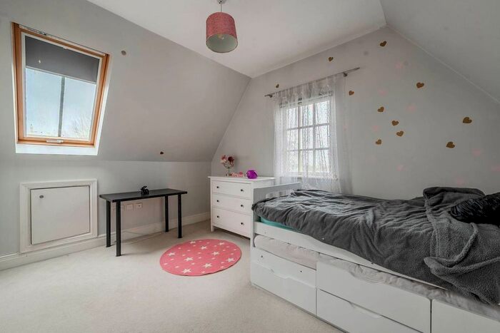 3 Bedroom End Of Terrace House To Rent In Roxeth Hill, Harrow On The Hill, Harrow, HA2