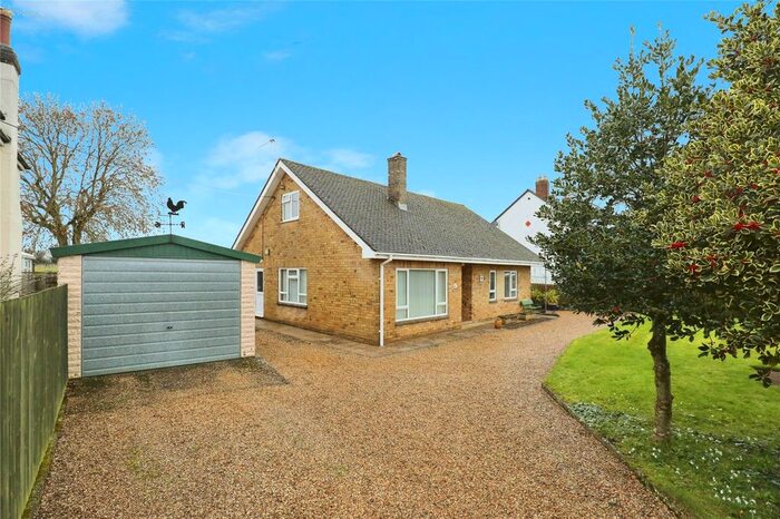 3 Bedroom Bungalow For Sale In Farndon Road, Woodford Halse, Daventry, NN11
