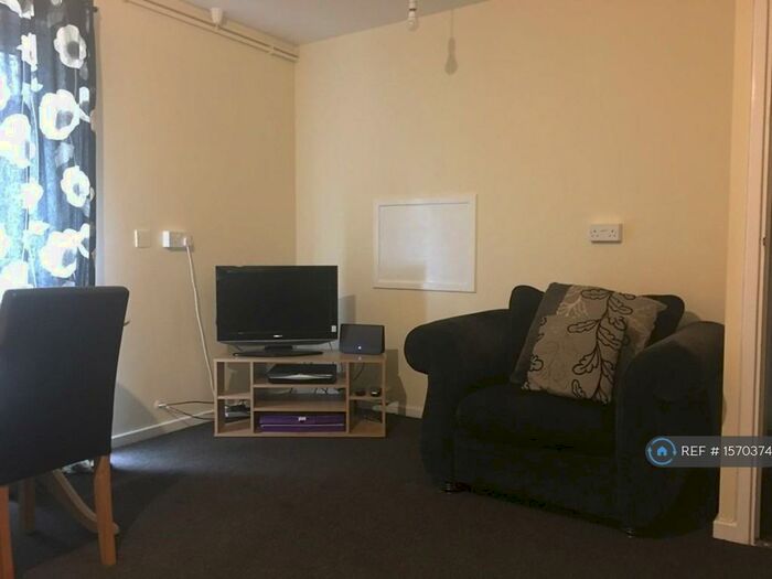 1 Bedroom Flat To Rent In Pentland Road, Slough, SL2