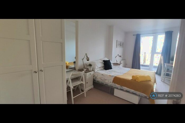 2 Bedroom Flat To Rent In Commercial Road, London, E14