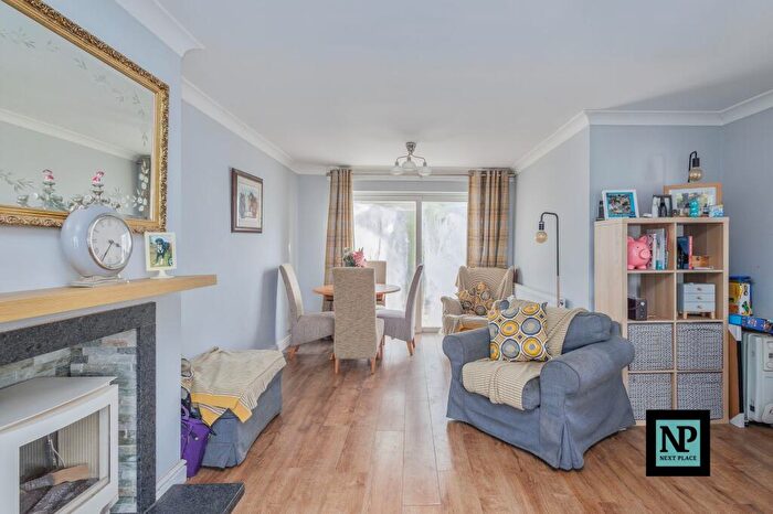5 Bedroom Semi Detached House For Sale In Wesley Way, Tamworth, B77