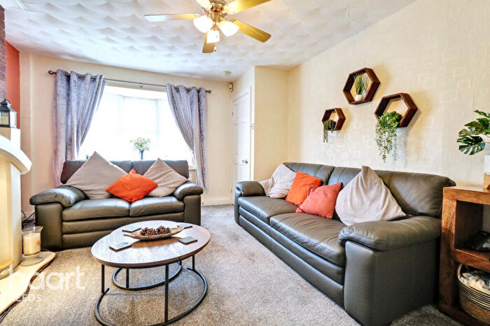 4 Bedroom Semi-Detached House For Sale In First Avenue, Leeds, LS26