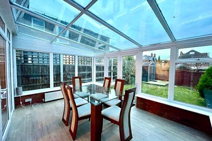 2 Bedroom Property To Rent In Lansdowne Road Lansdowne Villas, London, E18