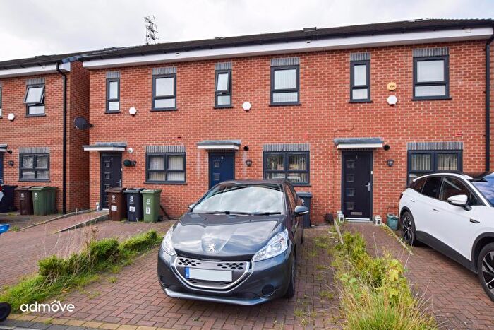 3 Bedroom Town House To Rent In Somerset Road, Manchester, M35