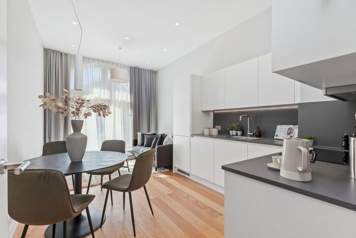 2 Bedroom Flat To Rent In Avonmore Road, London, W14