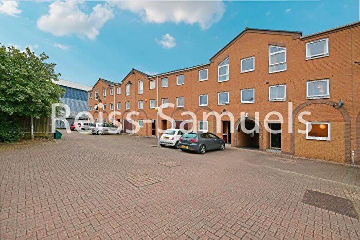 5 Bedroom Town House To Rent In Cyclops Mews, Canary Wharf, London, E14