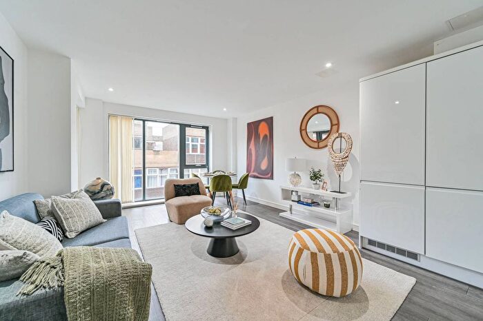 2 Bedroom Flat For Sale In Polytechnic Street, Woolwich, London, SE18