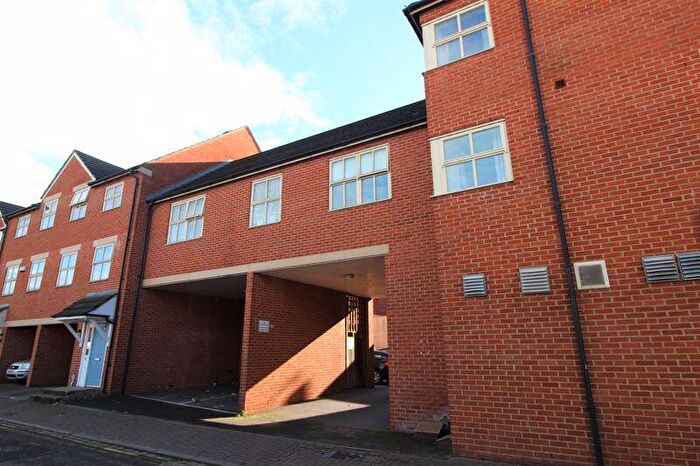 2 Bedroom Flat To Rent In Bedroom First Floor Flat To Rent, Cricklade Road, Gorse Hill, SN2