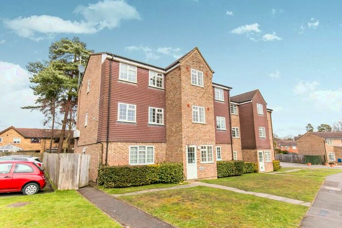 1 Bedroom Apartment To Rent In Crofton Close, Forest Park, RG12