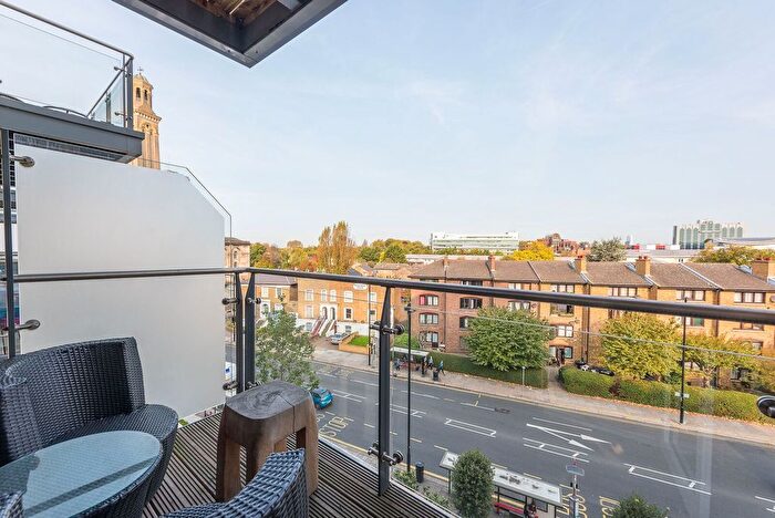 2 Bedroom Flat To Rent In Kew Bridge Road, Chiswick, Brentford, TW8