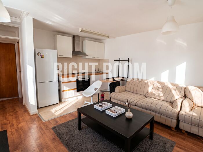 3 Bedroom Flat To Rent In Bed Flat, Portswood Road, Southampton, SO17