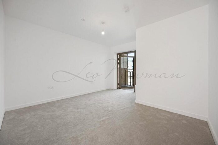 2 Bedroom Flat To Rent In Caroline Street, Limehouse, London, E1