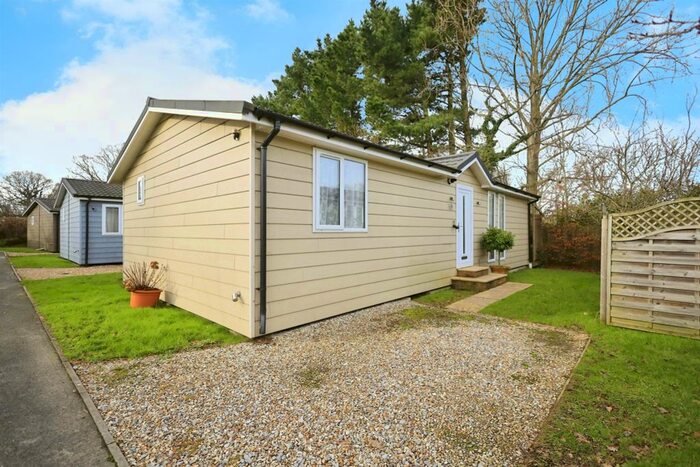 2 Bedroom Mobile/park Home For Sale In Golden Cross, Hailsham, BN27