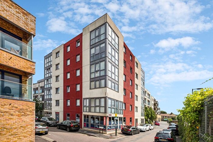 1 Bedroom Flat To Rent In Orchard Road, Richmond, TW9