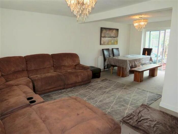 4 Bedroom Property To Rent In Meadowlands, Crawley, RH11