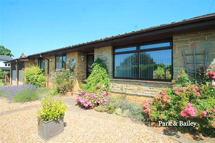 3 Bedroom Detached Bungalow To Rent In Bedroom Detached Bungalow In Caterham On The Hill, CR3
