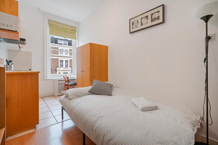 Studio To Rent In Penywern Road, Earls Court, London, SW5