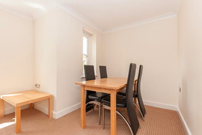 1 Bedroom Apartment For Sale In Regal Close, OX14