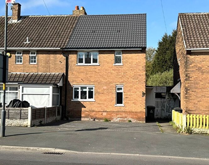 2 Bedroom Semi-Detached House For Sale In Stephenson Avenue, Walsall, WS2