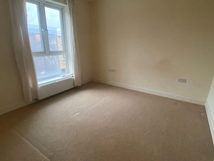 1 Bedroom Flat To Rent In Amazon Court, Admirals Way, Gravesend, Kent, DA12